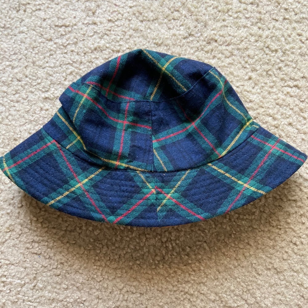 bucket hat